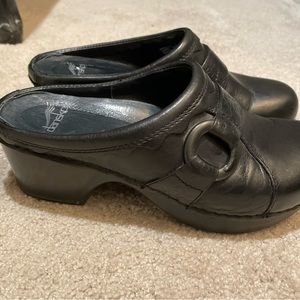 Dansko size 38 clogs
